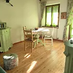 Stall Lonc *