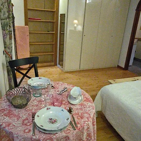Stall Lonc Apartment *
